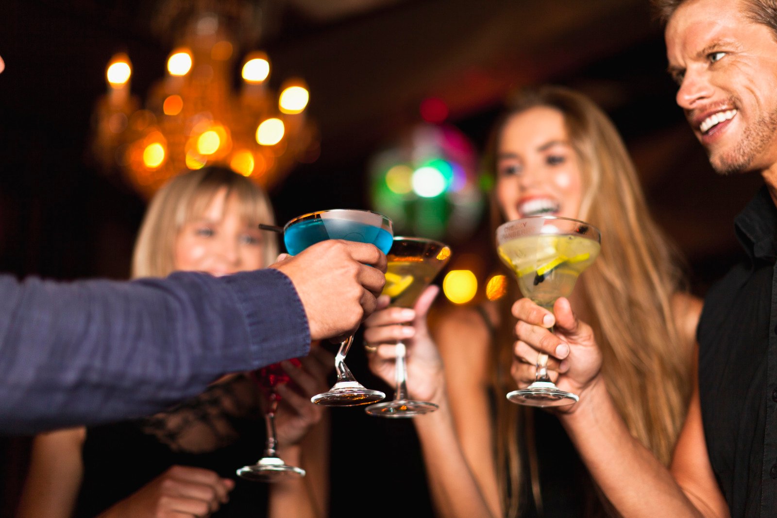 See Which Alcoholic Drinks Have the Least (+ Most) Carbs